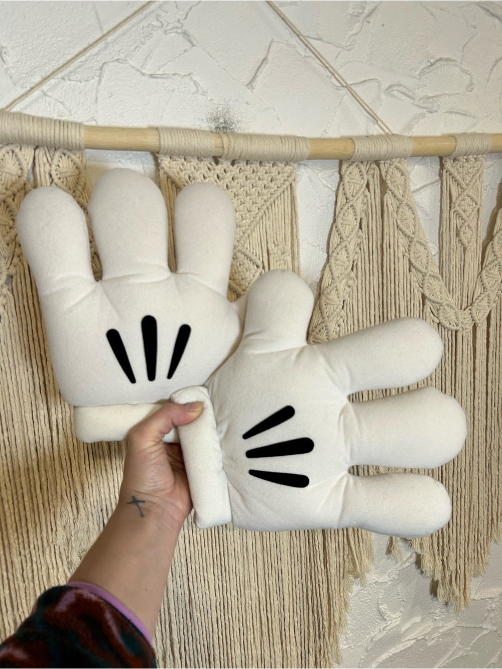 Disneyland Resort Disney Mickey Mouse White Hand Gloves